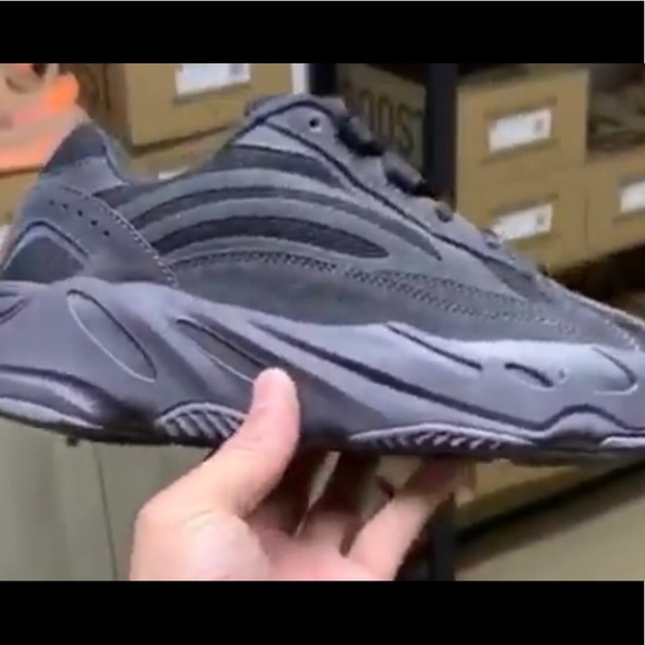 NEW DS YEEZY BOOST 700 V2 VANTAS! Ship Monday! - Picture 2 of 5